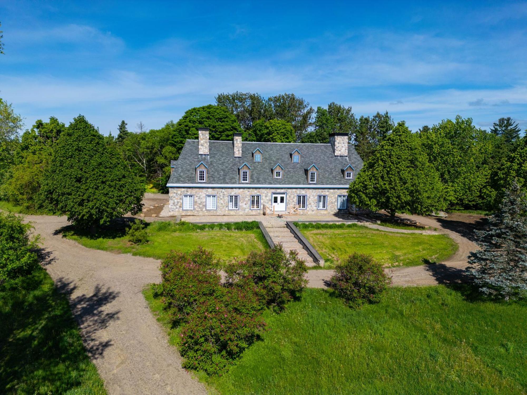 Le Baluchon Eco-Villegiature Saint-Paulin Bagian luar foto