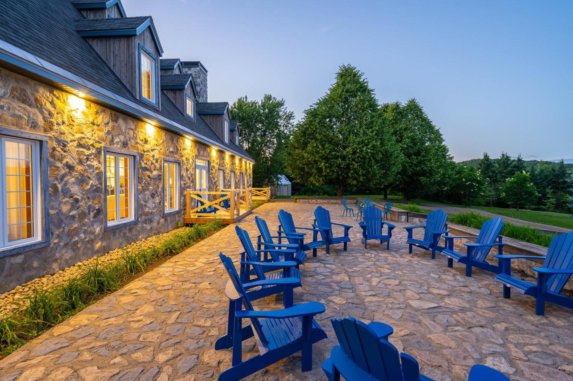 Le Baluchon Eco-Villegiature Saint-Paulin Bagian luar foto