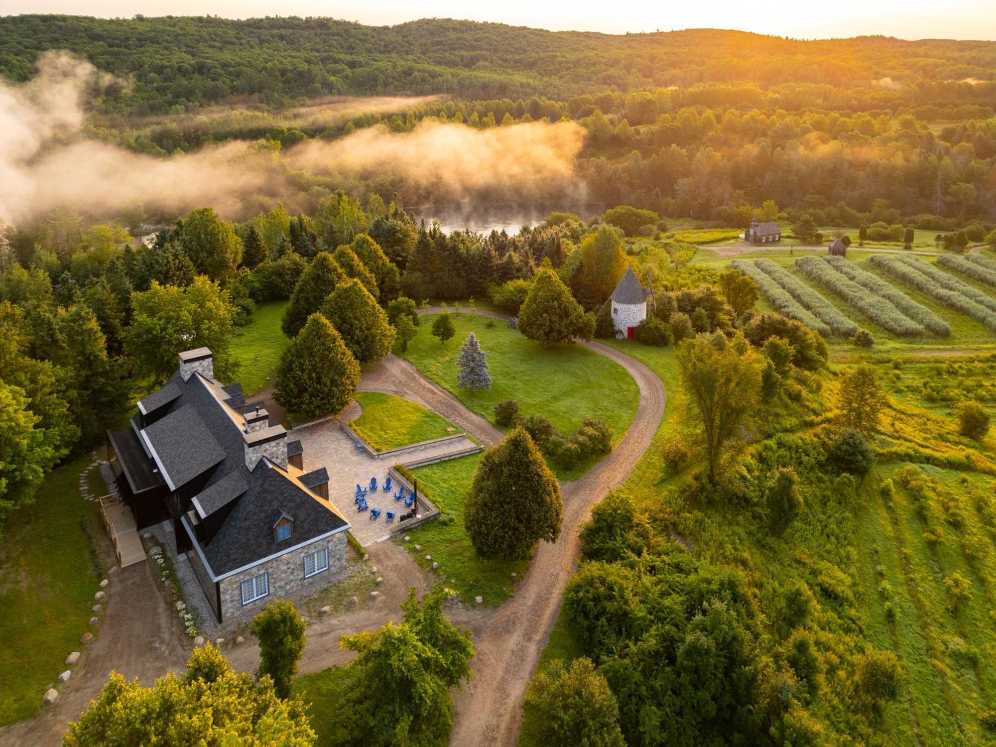 Le Baluchon Eco-Villegiature Saint-Paulin Bagian luar foto