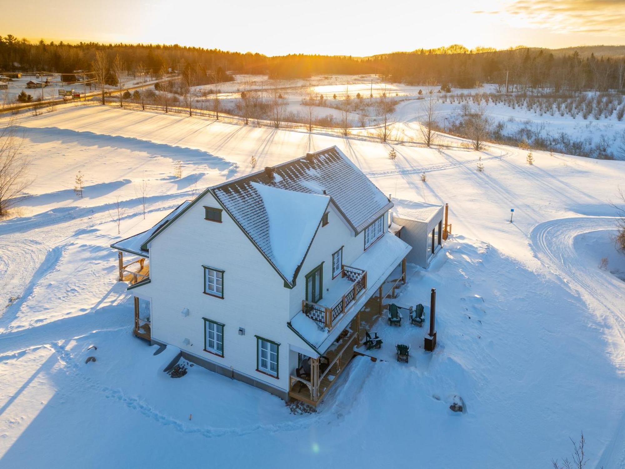 Le Baluchon Eco-Villegiature Saint-Paulin Bagian luar foto