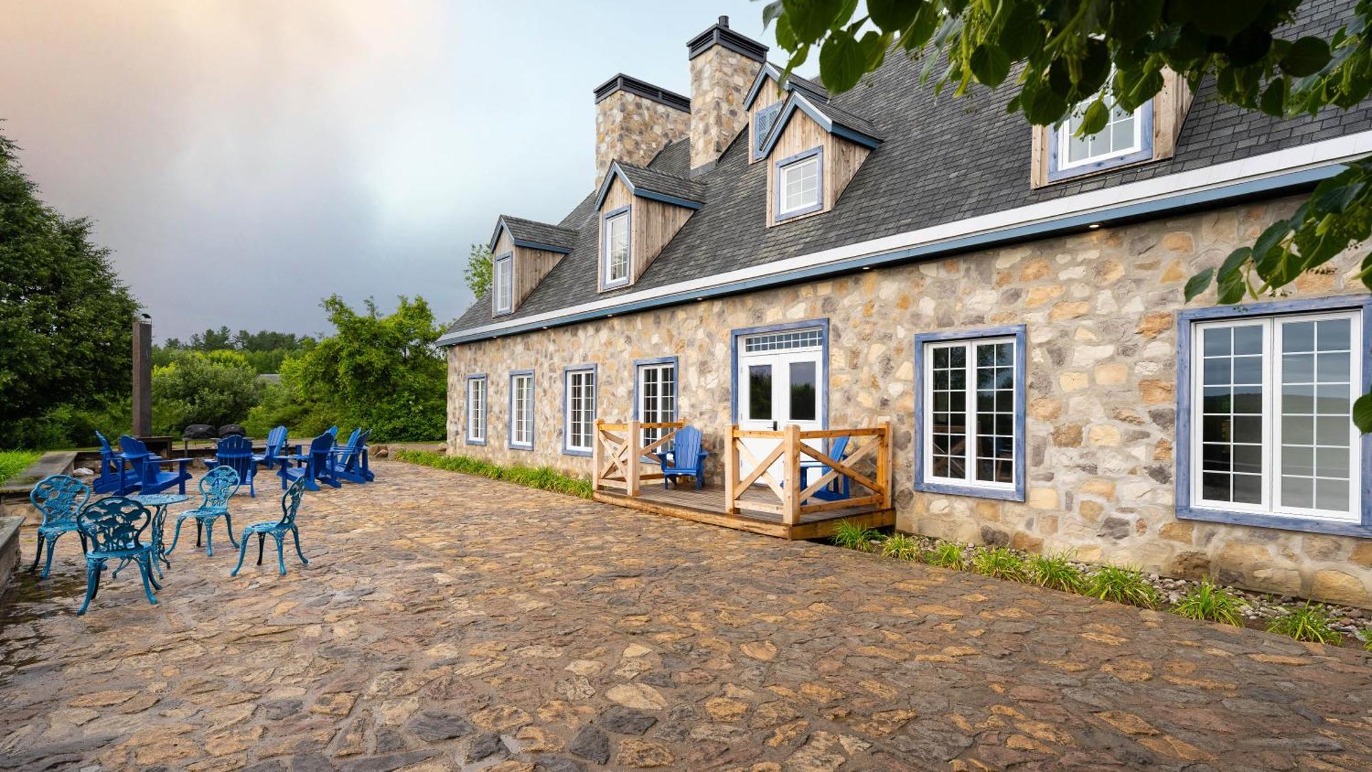 Le Baluchon Eco-Villegiature Saint-Paulin Bagian luar foto